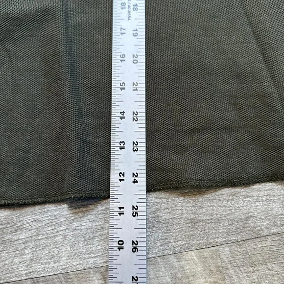 UNTUCKit Modal Blend Henley in Olive Green Size Men's Medium - Picture 4 of 5